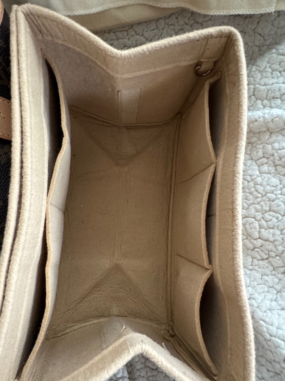 Louis Vuitton Monogram Canvas Tote MM with Pouch - Picture 14 of 15